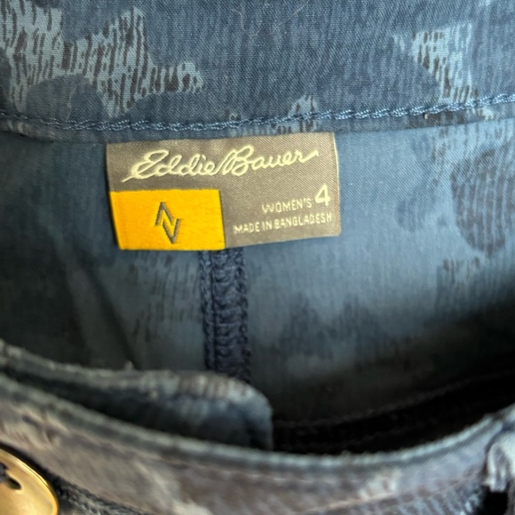 Eddie Bauer, US 4, Blue, multicolored, flowered short. - Picture 5 of 9